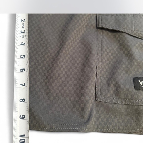 Vans Boys Gray Checkered Cargo Shorts. Size 18 - Picture 5 of 6